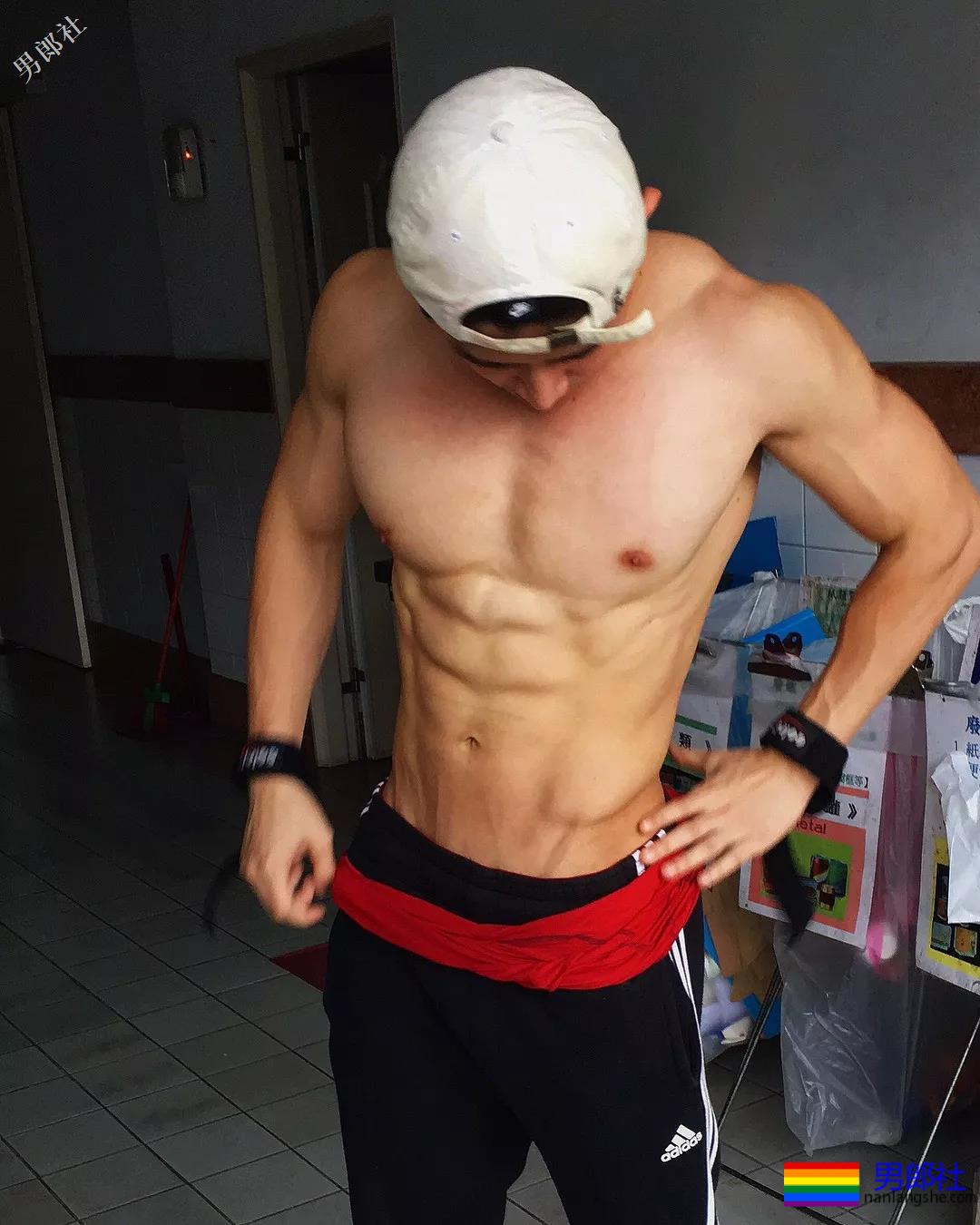 肌肉网红公开卖“原味”被网友调戏，奶凶天菜鲜肉太会玩了！ - 51虹马