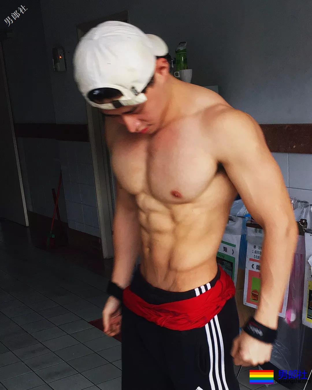 肌肉网红公开卖“原味”被网友调戏,奶凶天菜鲜肉太会玩了! - 51虹马 肌肉网红公开卖“原味”被网友调戏,奶凶天菜鲜肉太会玩了! - 51虹马