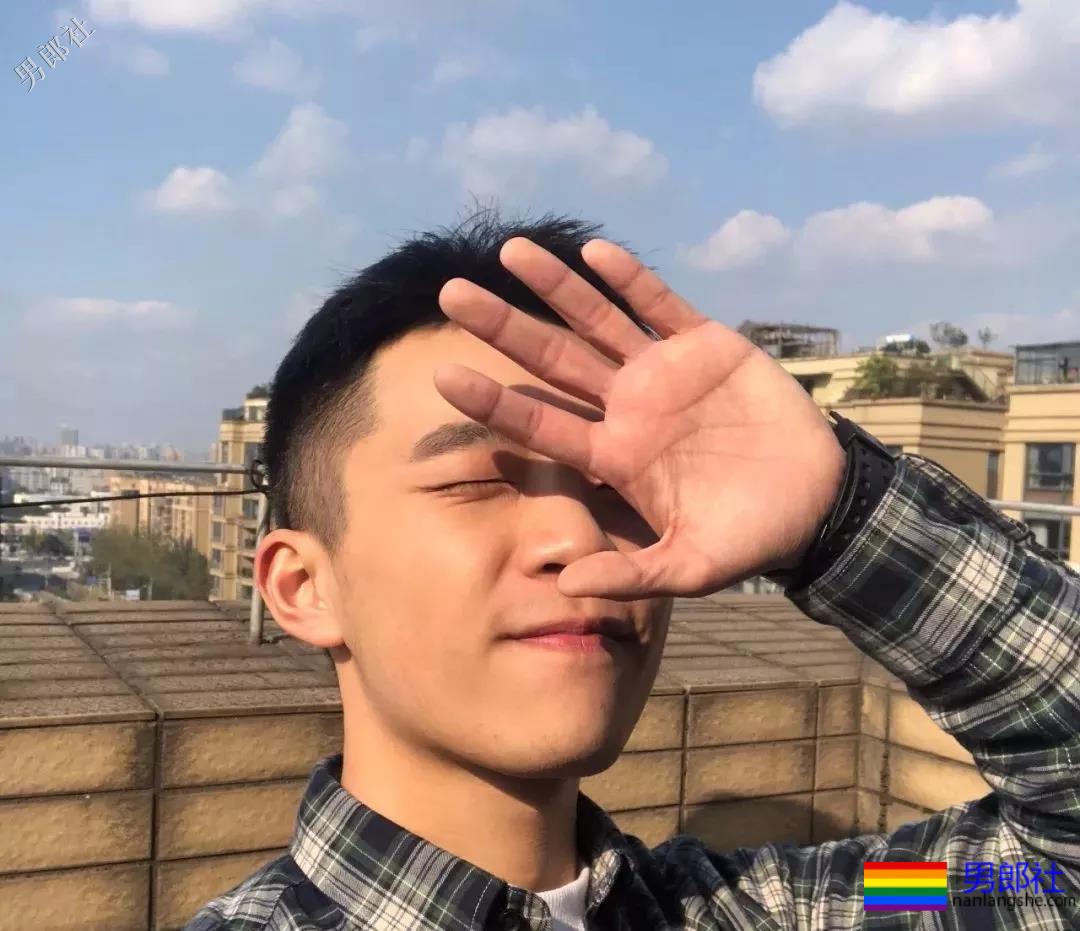 爆红圈内的航空学院校草小哥肌肉正装翘臀！ - 51虹马