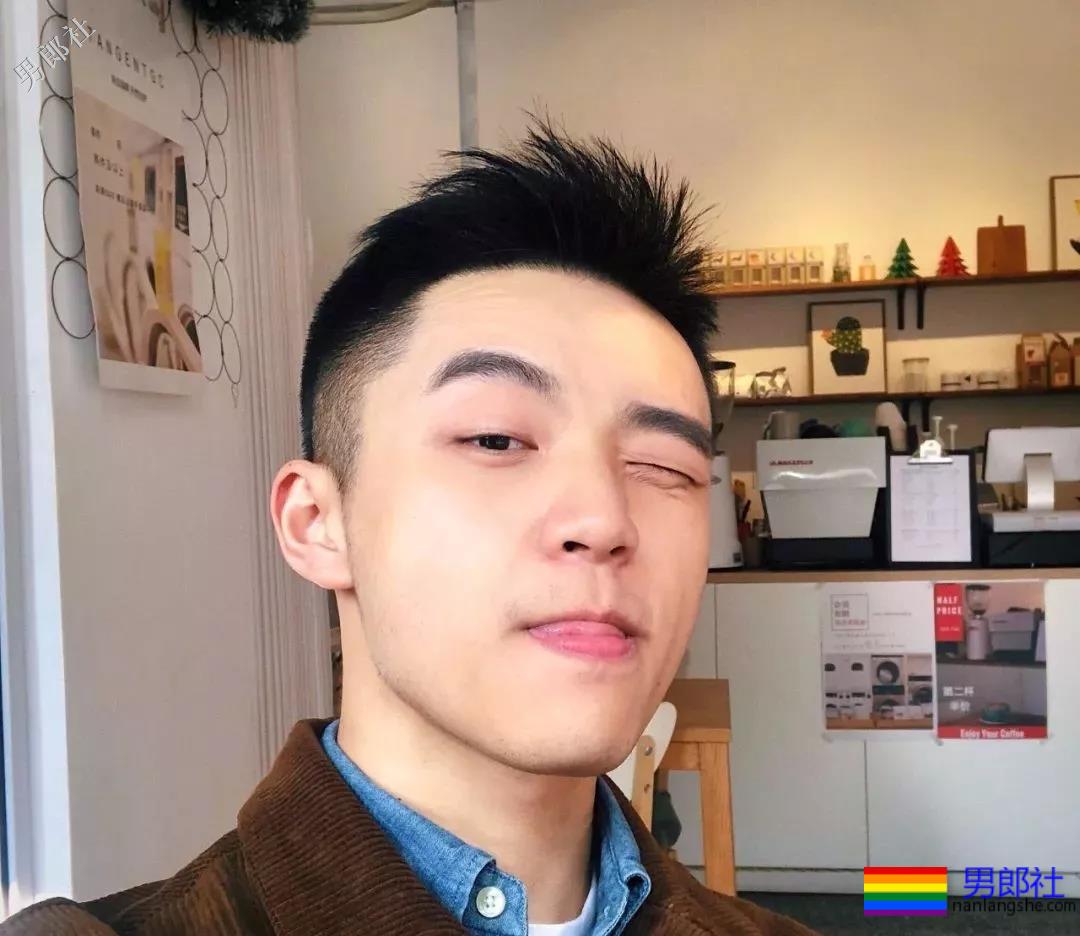 爆红圈内的航空学院校草小哥肌肉正装翘臀！ - 51虹马