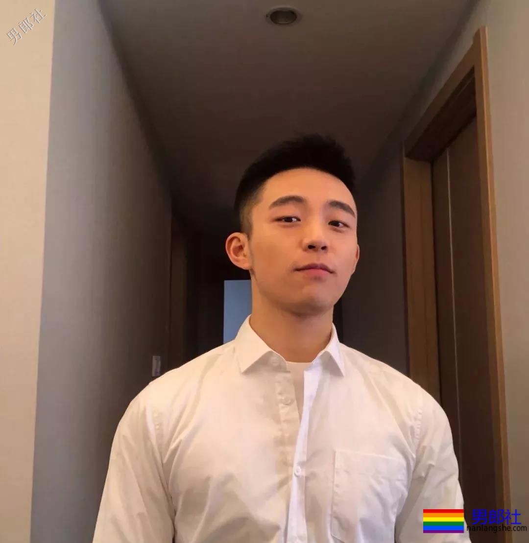 爆红圈内的航空学院校草小哥肌肉正装翘臀！ - 51虹马