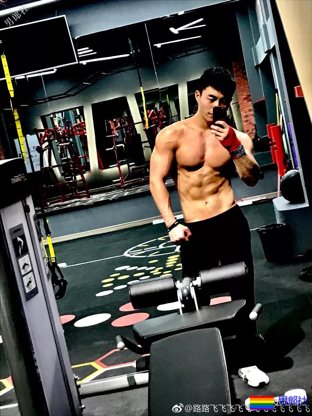 最帅协警转型做教练,他妈竟然还说他丑? - 51虹马 最帅协警转型做教练,他妈竟然还说他丑? - 51虹马