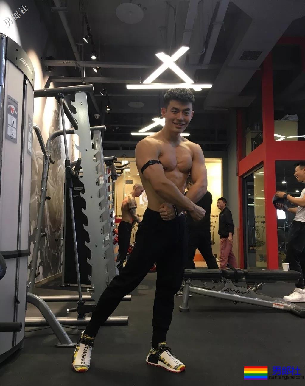 最帅协警转型做教练，他妈竟然还说他丑？ - 51虹马