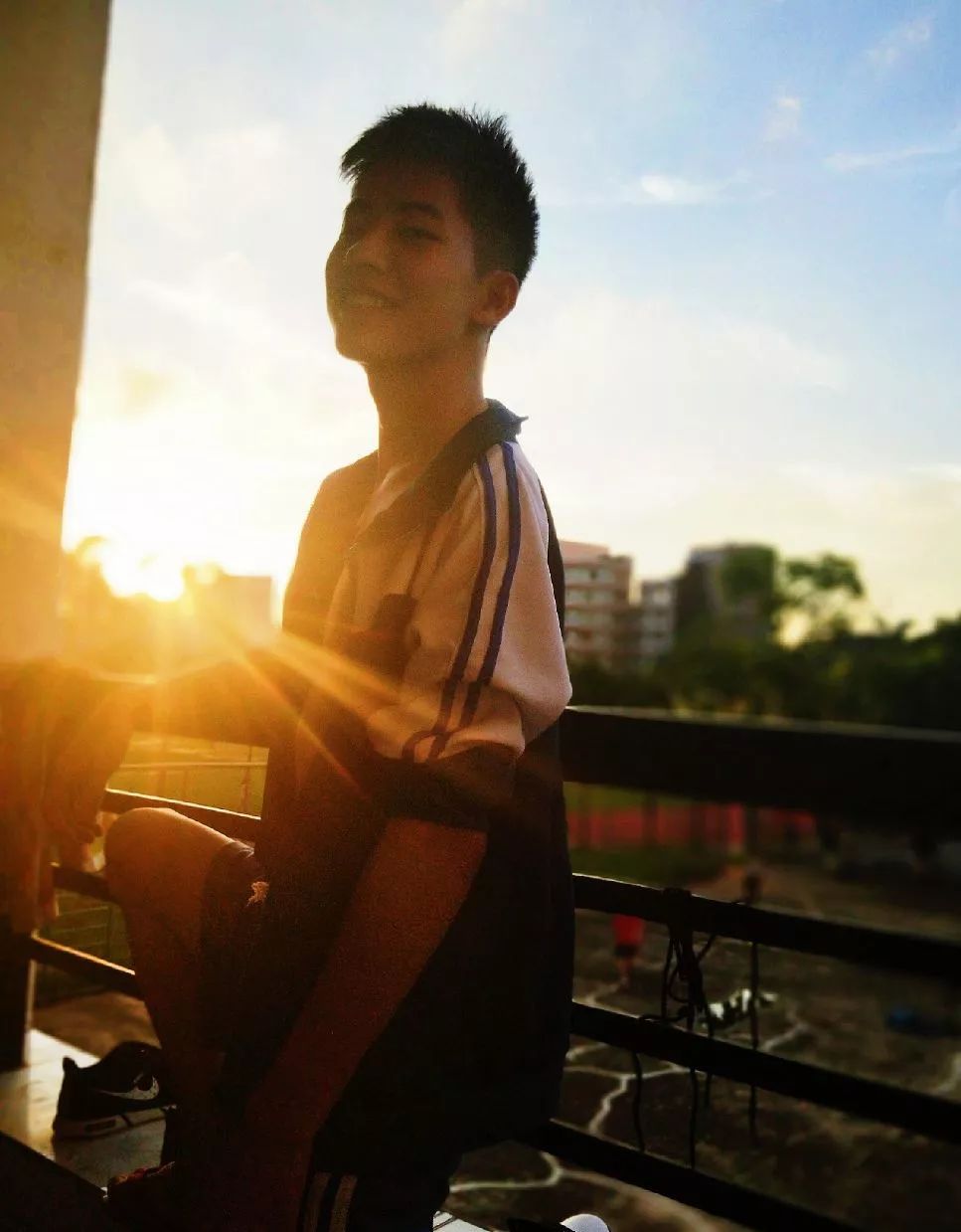 悲惨故事:那个被我表白的直男,帮我出柜了-51虹马