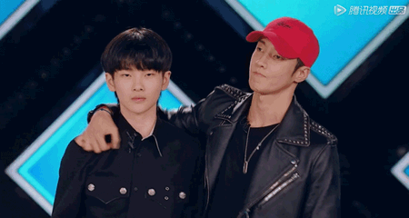 出道十年都没火！男男浴室戏导演让脱都拯救不了 - 51虹马