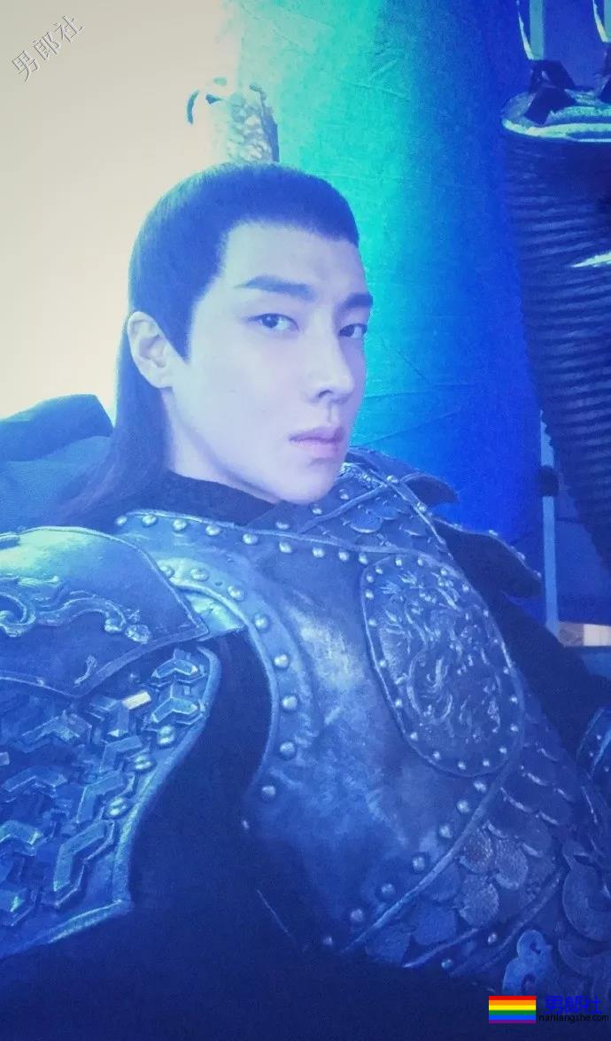 出道十年都没火！男男浴室戏导演让脱都拯救不了 - 51虹马