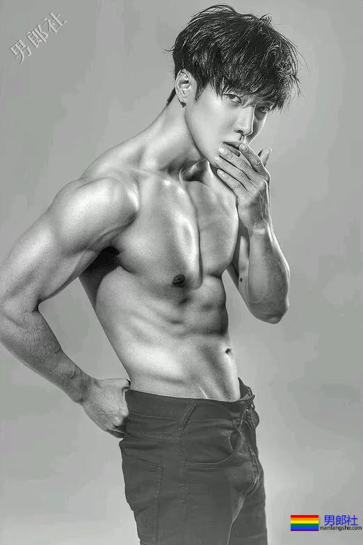 出道十年都没火！男男浴室戏导演让脱都拯救不了 - 51虹马