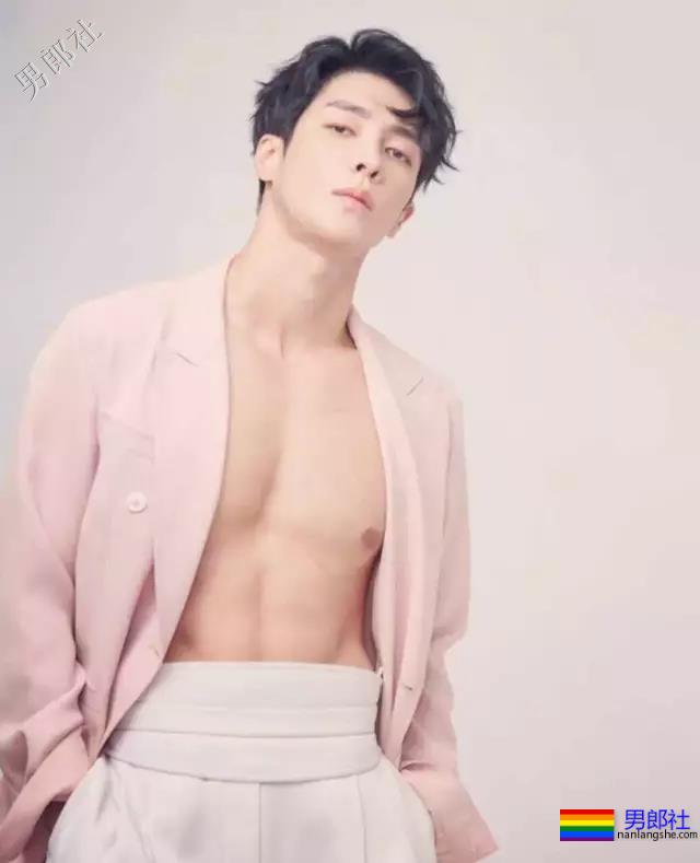 出道十年都没火！男男浴室戏导演让脱都拯救不了 - 51虹马