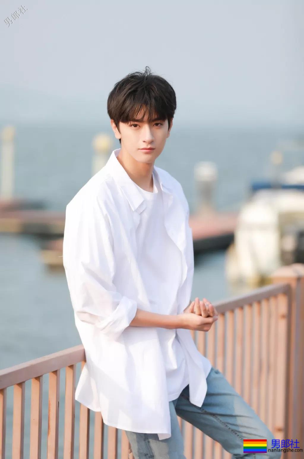 初恋脸校草撑剧,男主全是高颜长腿大鼻子小鲜肉,洗澡戏都没人看了! - 51虹马 初恋脸校草撑剧,男主全是高颜长腿大鼻子小鲜肉,洗澡戏都没人看了! - 51虹马