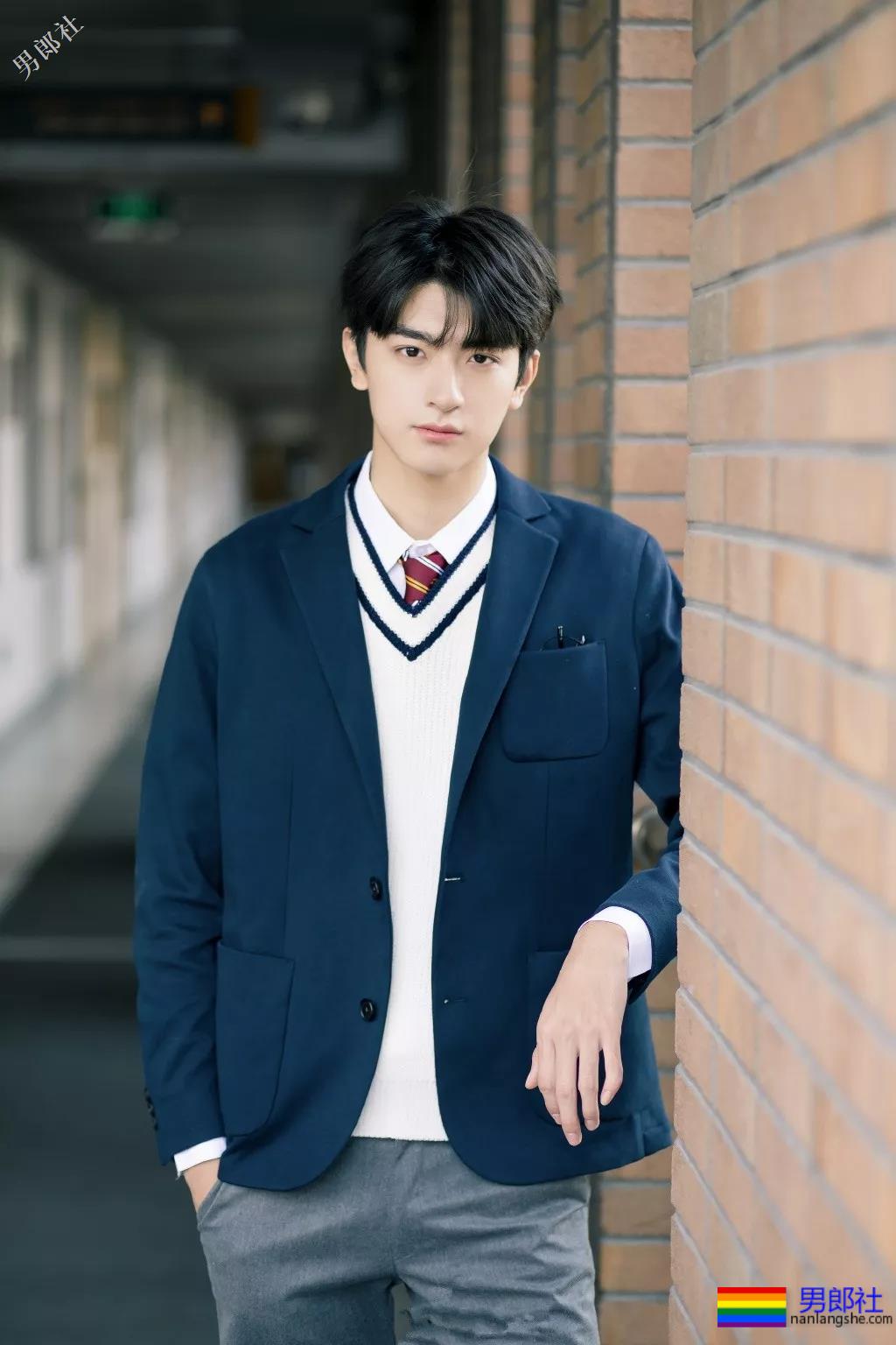 初恋脸校草撑剧,男主全是高颜长腿大鼻子小鲜肉,洗澡戏都没人看了! - 51虹马 初恋脸校草撑剧,男主全是高颜长腿大鼻子小鲜肉,洗澡戏都没人看了! - 51虹马