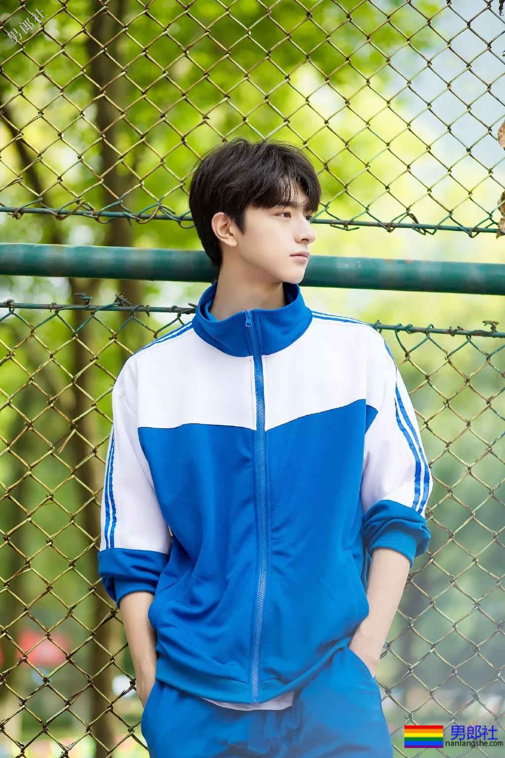 初恋脸校草撑剧，男主全是高颜长腿大鼻子小鲜肉，洗澡戏都没人看了！ - 51虹马