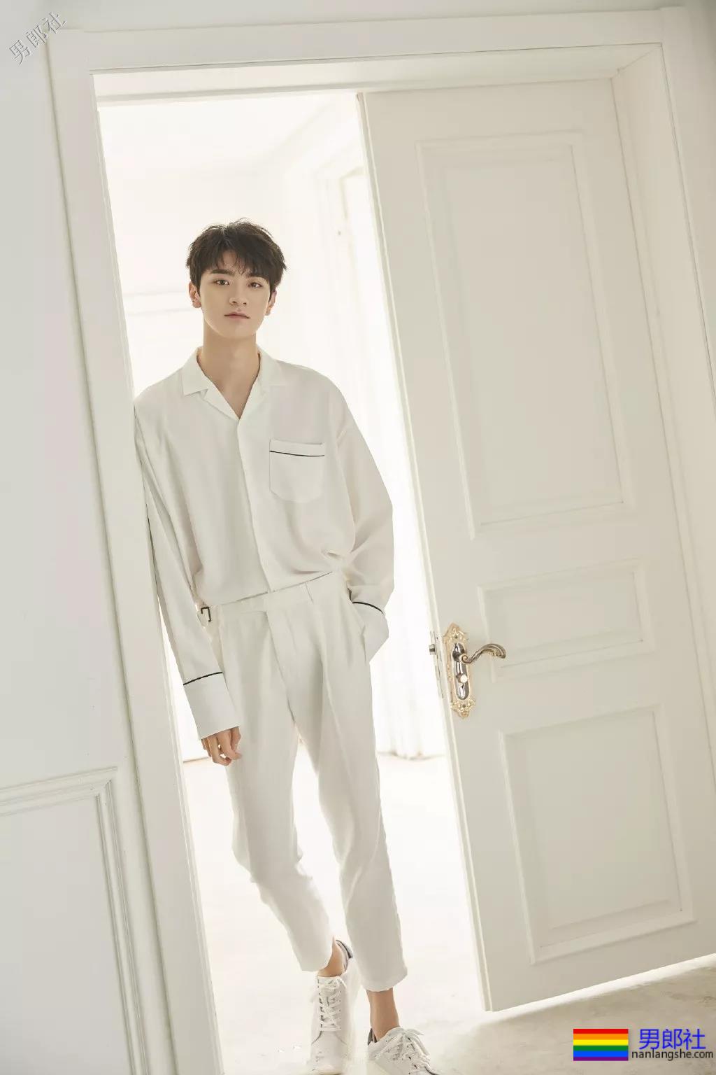 初恋脸校草撑剧,男主全是高颜长腿大鼻子小鲜肉,洗澡戏都没人看了! - 51虹马 初恋脸校草撑剧,男主全是高颜长腿大鼻子小鲜肉,洗澡戏都没人看了! - 51虹马