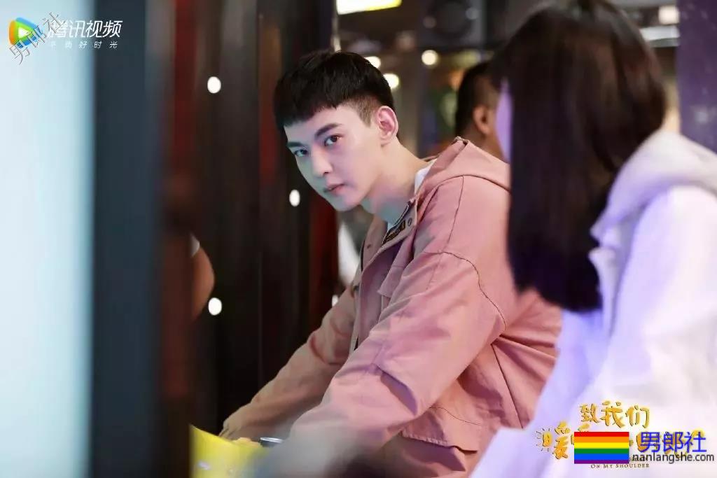 初恋脸校草撑剧，男主全是高颜长腿大鼻子小鲜肉，洗澡戏都没人看了！ - 51虹马