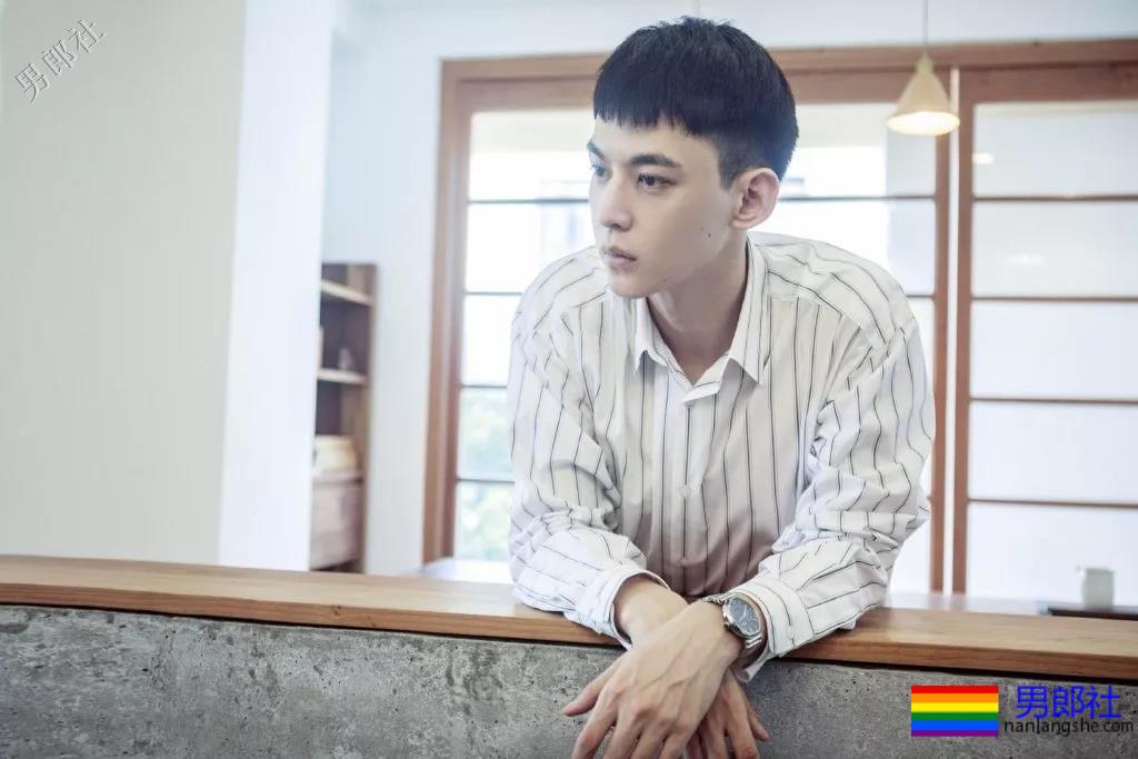 初恋脸校草撑剧，男主全是高颜长腿大鼻子小鲜肉，洗澡戏都没人看了！ - 51虹马