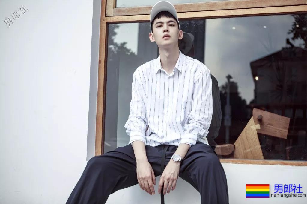 初恋脸校草撑剧，男主全是高颜长腿大鼻子小鲜肉，洗澡戏都没人看了！ - 51虹马