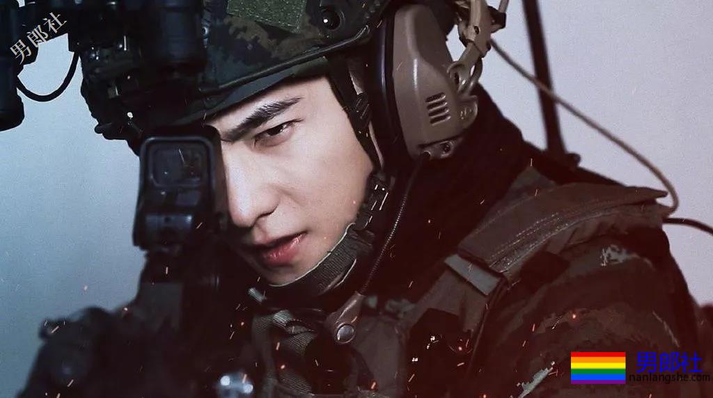 军艺校草转型硬核兵哥，寸头军装A到爆！ - 51虹马