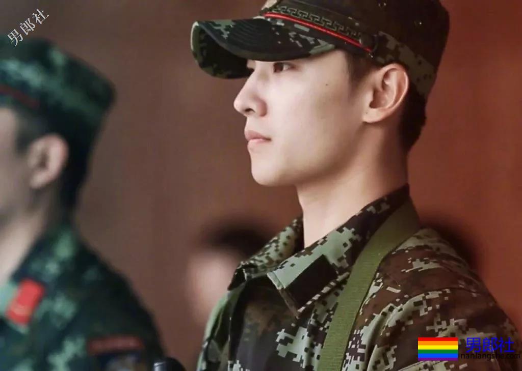 军艺校草转型硬核兵哥，寸头军装A到爆！ - 51虹马