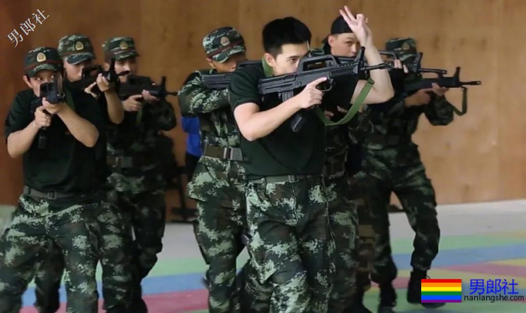 军艺校草转型硬核兵哥，寸头军装A到爆！ - 51虹马