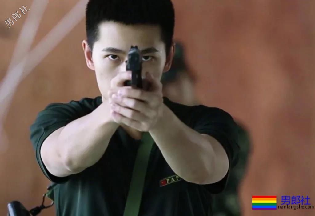 军艺校草转型硬核兵哥，寸头军装A到爆！ - 51虹马