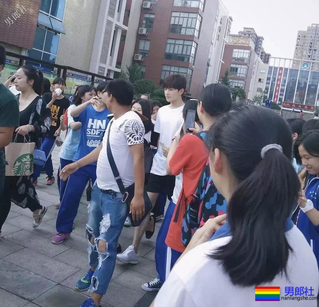 军艺校草转型硬核兵哥，寸头军装A到爆！ - 51虹马