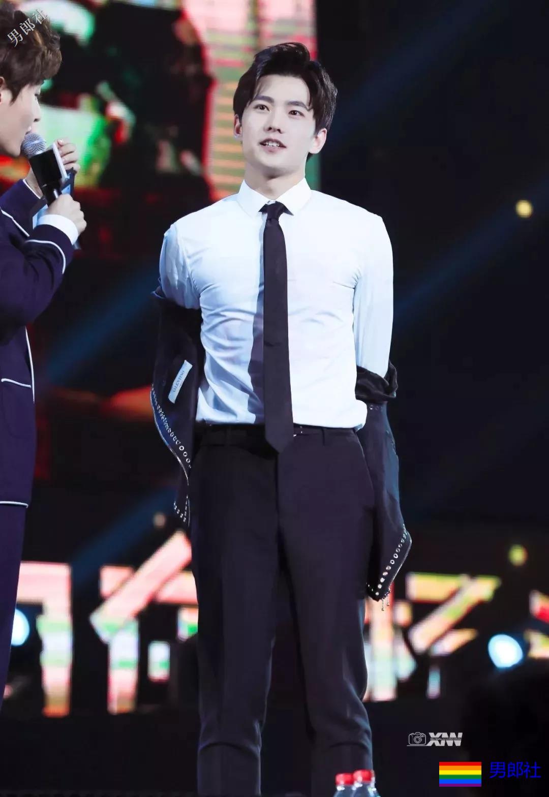 军艺校草转型硬核兵哥，寸头军装A到爆！ - 51虹马