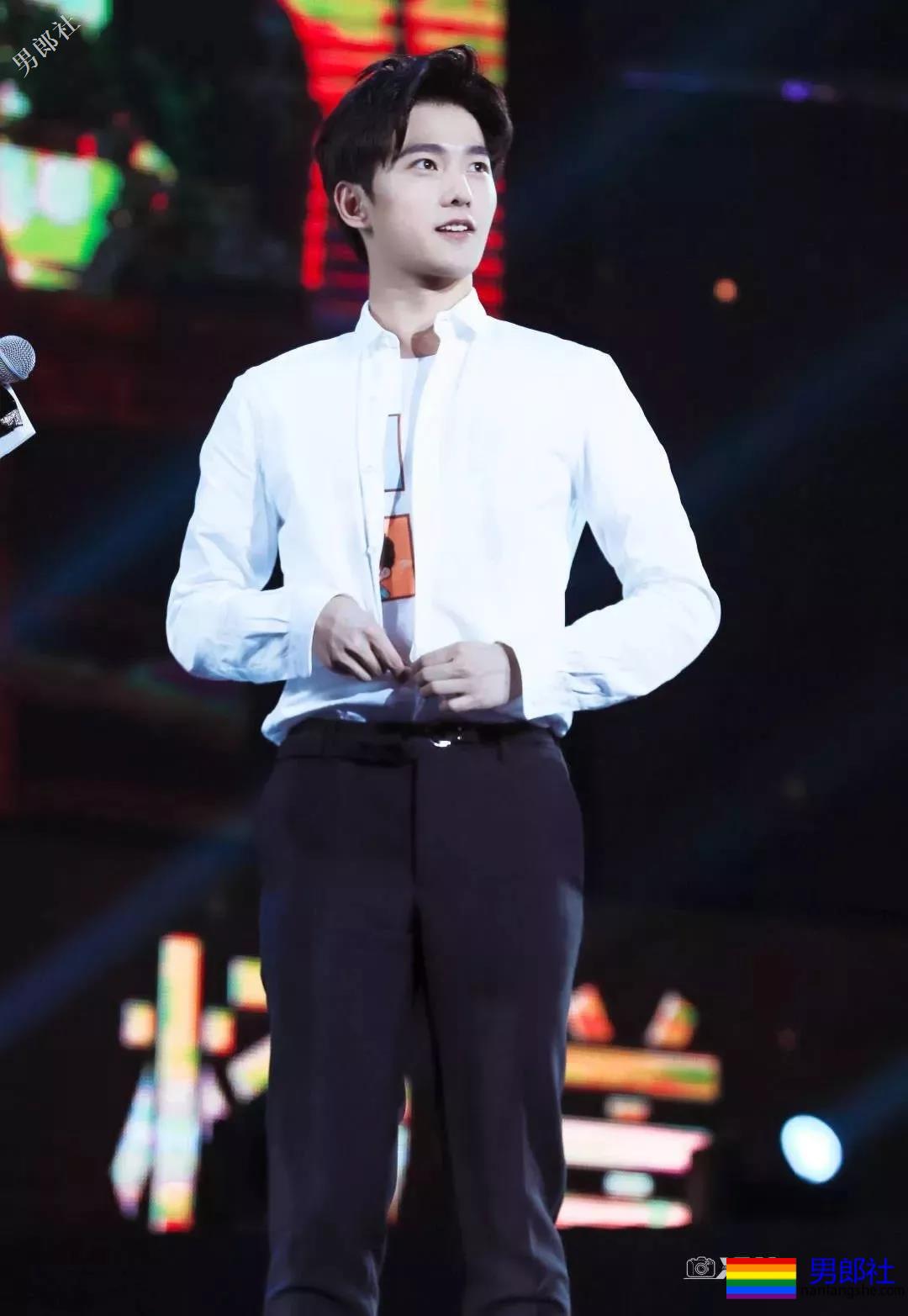 军艺校草转型硬核兵哥，寸头军装A到爆！ - 51虹马