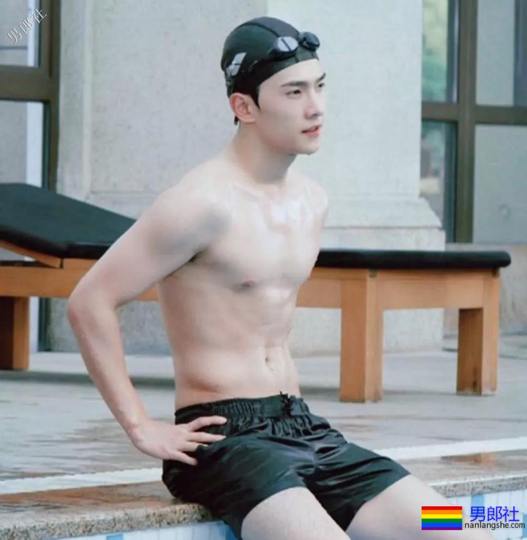 军艺校草转型硬核兵哥，寸头军装A到爆！ - 51虹马