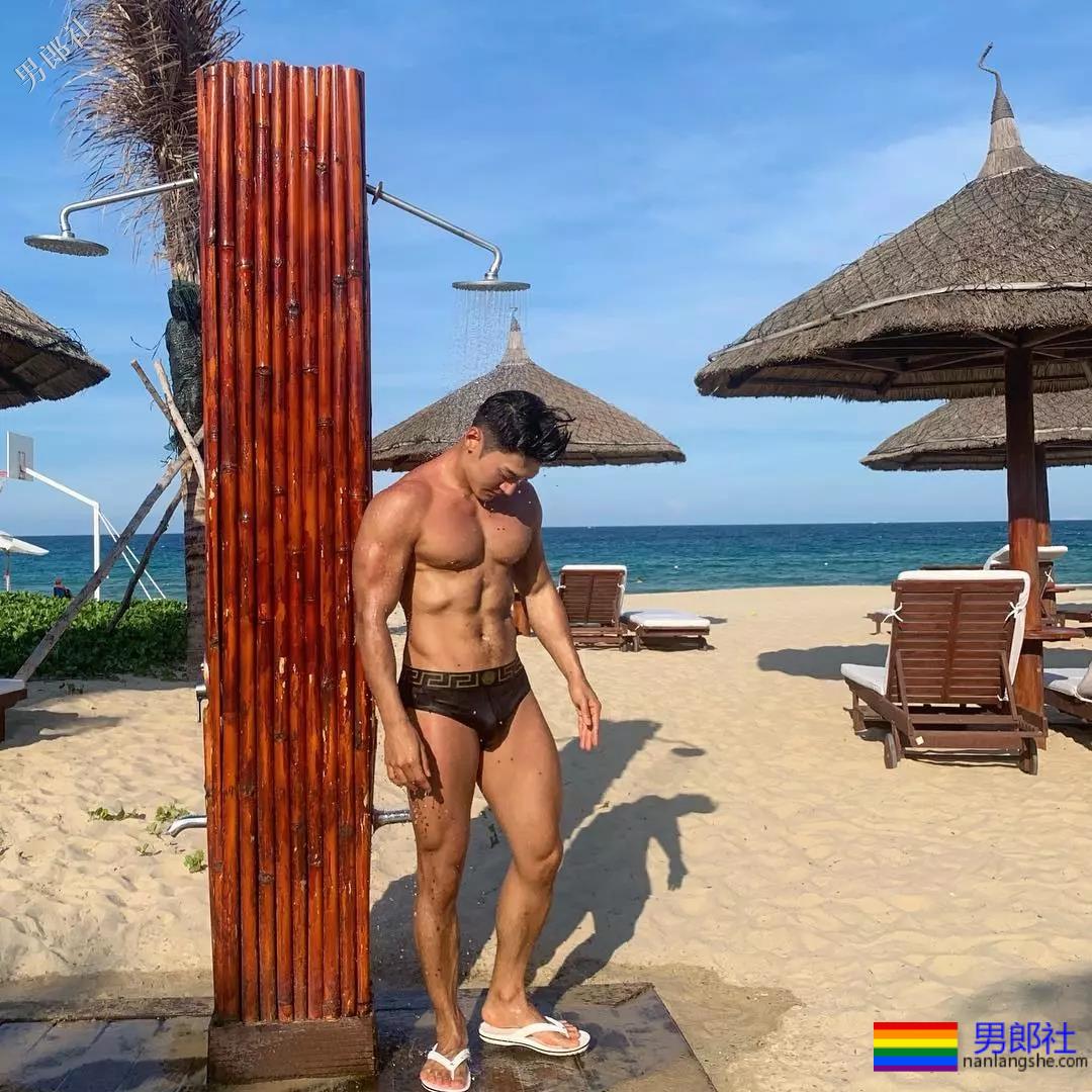 韩国小哥服役期间撩迷彩裤自拍玩过火！ - 51虹马