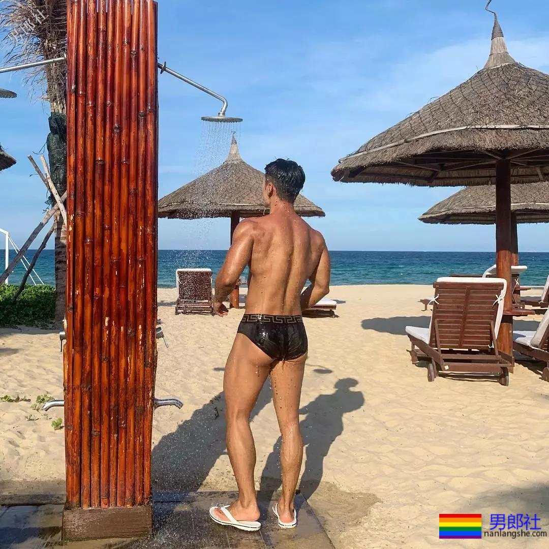 韩国小哥服役期间撩迷彩裤自拍玩过火！ - 51虹马