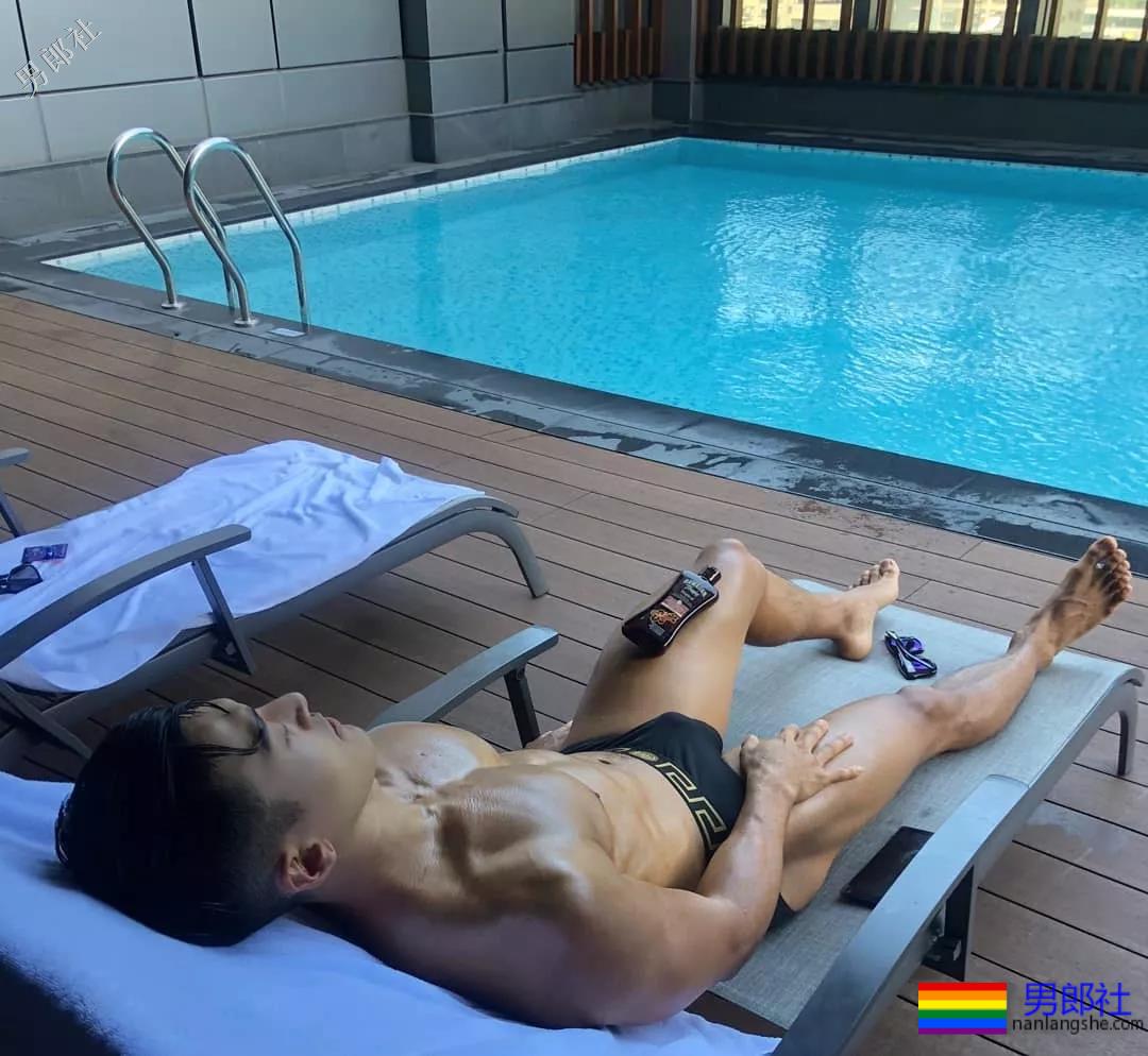 韩国小哥服役期间撩迷彩裤自拍玩过火！ - 51虹马