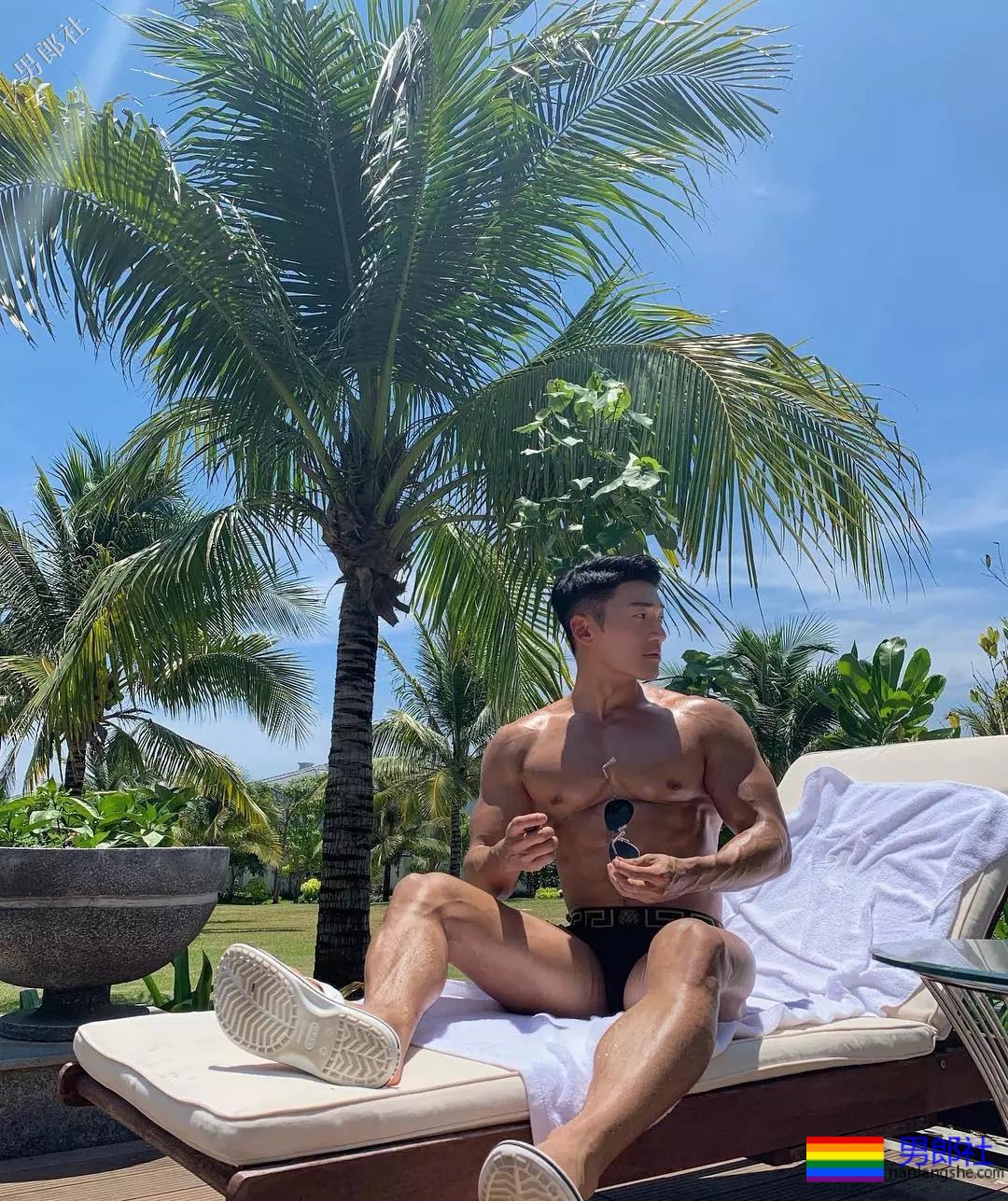 韩国小哥服役期间撩迷彩裤自拍玩过火！ - 51虹马