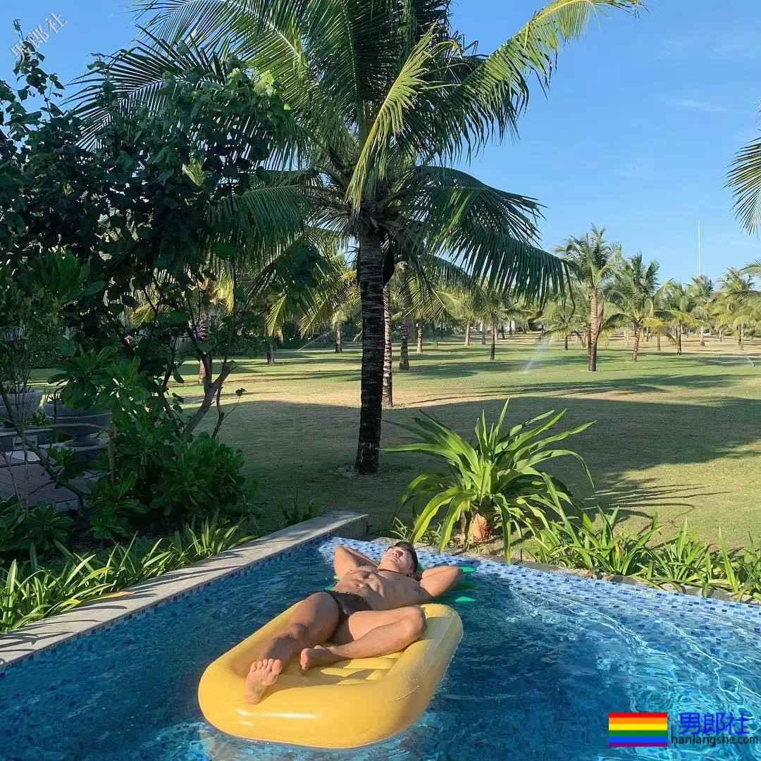 韩国小哥服役期间撩迷彩裤自拍玩过火！ - 51虹马