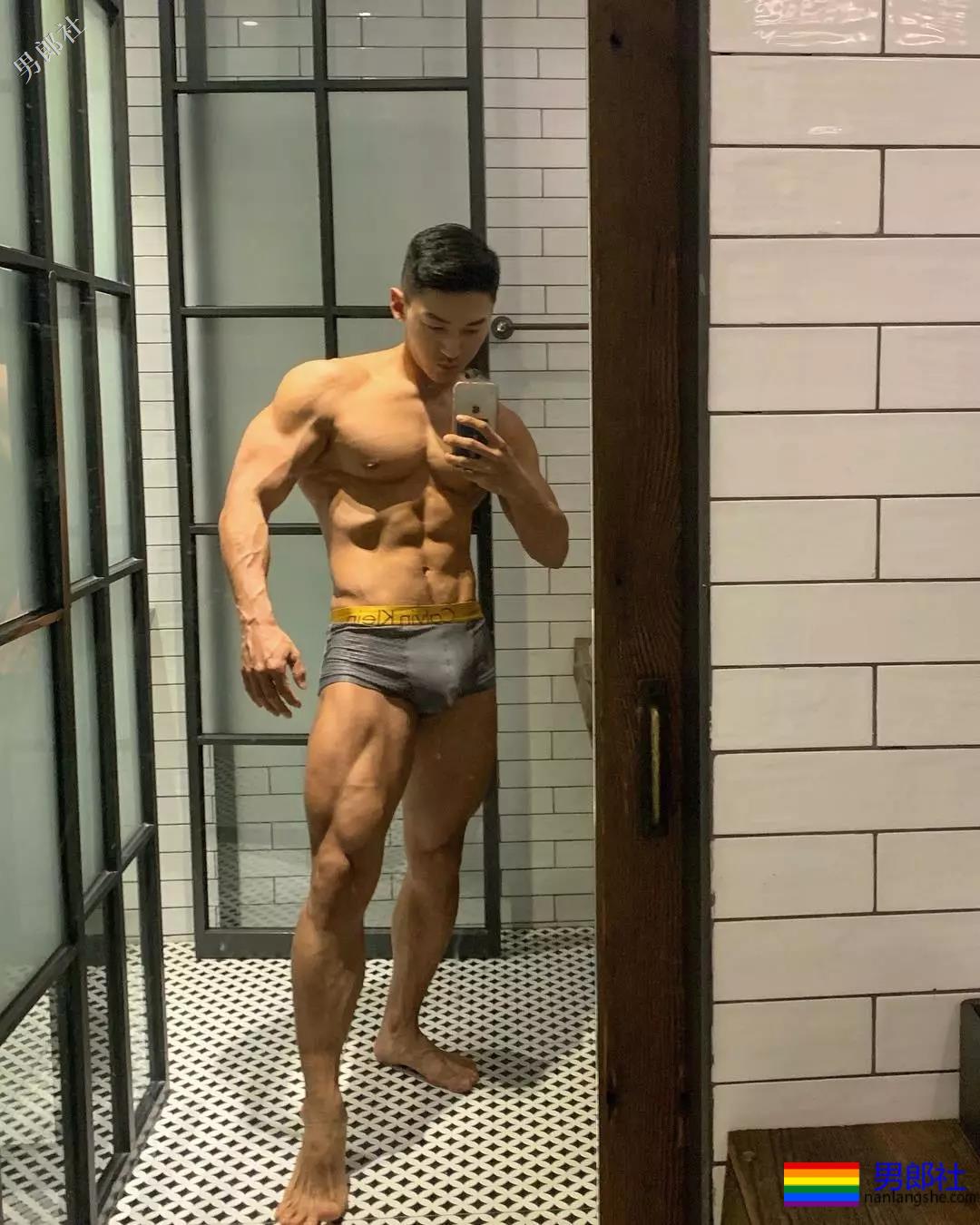 韩国小哥服役期间撩迷彩裤自拍玩过火！ - 51虹马