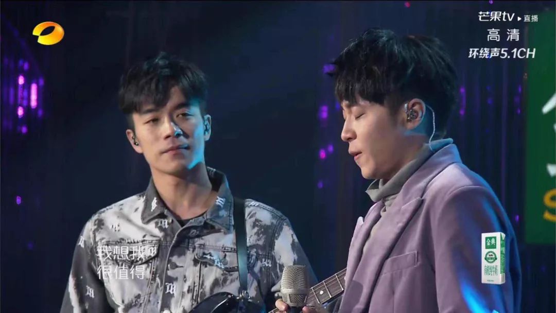 歌手变大型出柜现场？吴青峰刘家凯只差一个吻 - 51虹马