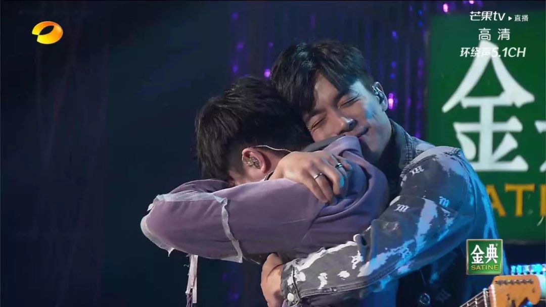 歌手变大型出柜现场？吴青峰刘家凯只差一个吻 - 51虹马