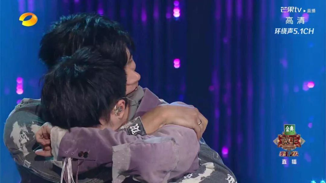 歌手变大型出柜现场？吴青峰刘家凯只差一个吻 - 51虹马