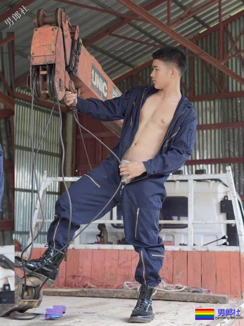 肌肉修理工竟拉开衣服拉链工作，看呆了！-51虹马