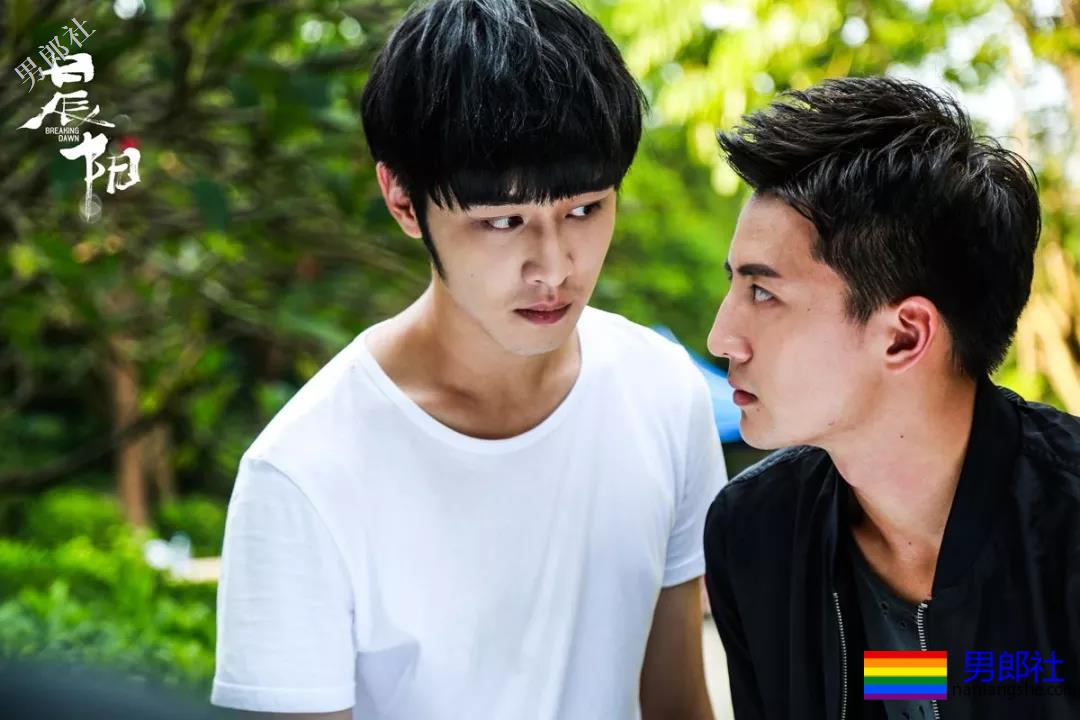 男主偷看修车工还想摸肌肉？这部剧满屏男性荷尔蒙 - 51虹马