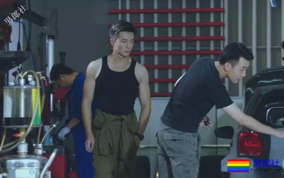 男主偷看修车工还想摸肌肉？这部剧满屏男性荷尔蒙 - 51虹马