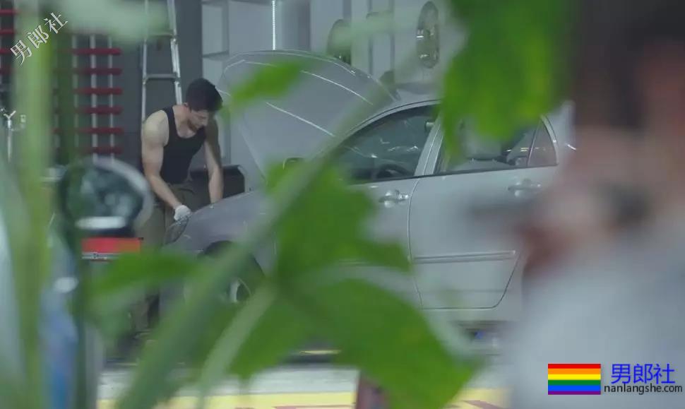 男主偷看修车工还想摸肌肉？这部剧满屏男性荷尔蒙 - 51虹马