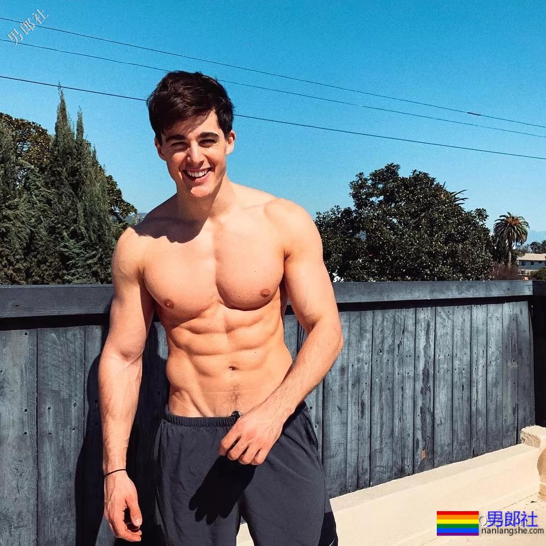 最性感数学老师情变，配文“两个爸爸”疑似出柜？-51虹马