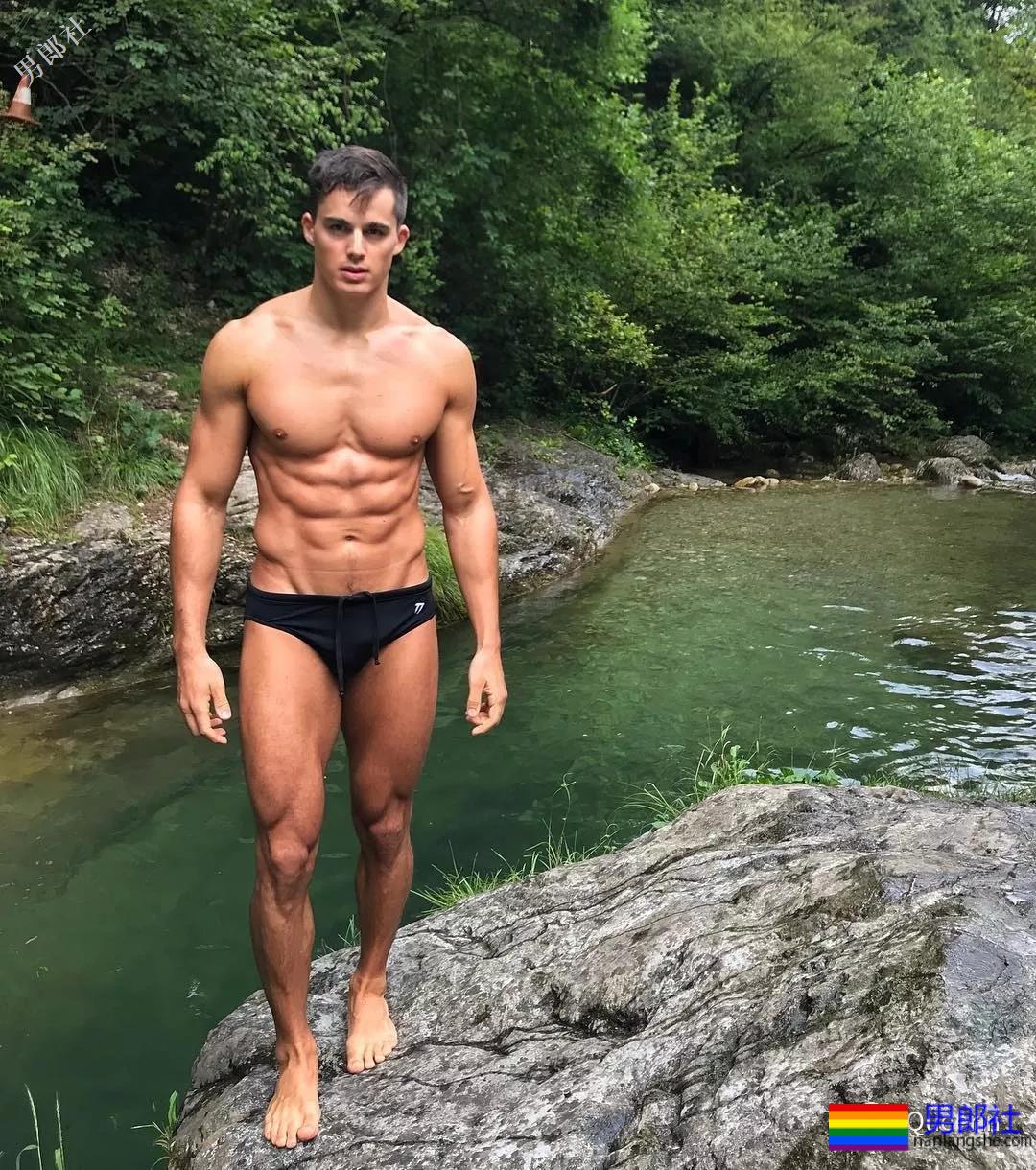 最性感数学老师情变，配文“两个爸爸”疑似出柜？ - 51虹马