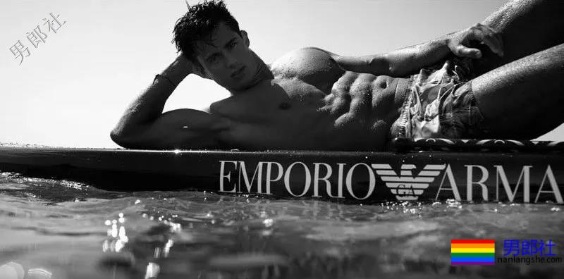 最性感数学老师情变，配文“两个爸爸”疑似出柜？ - 51虹马