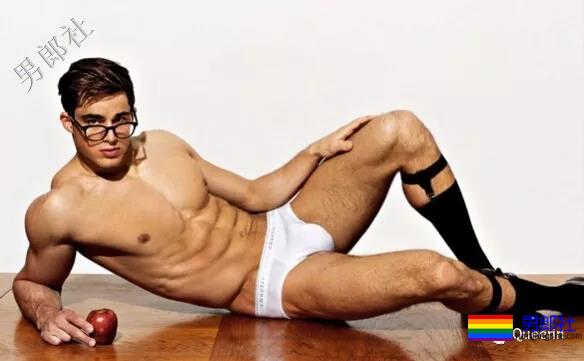 最性感数学老师情变，配文“两个爸爸”疑似出柜？ - 51虹马