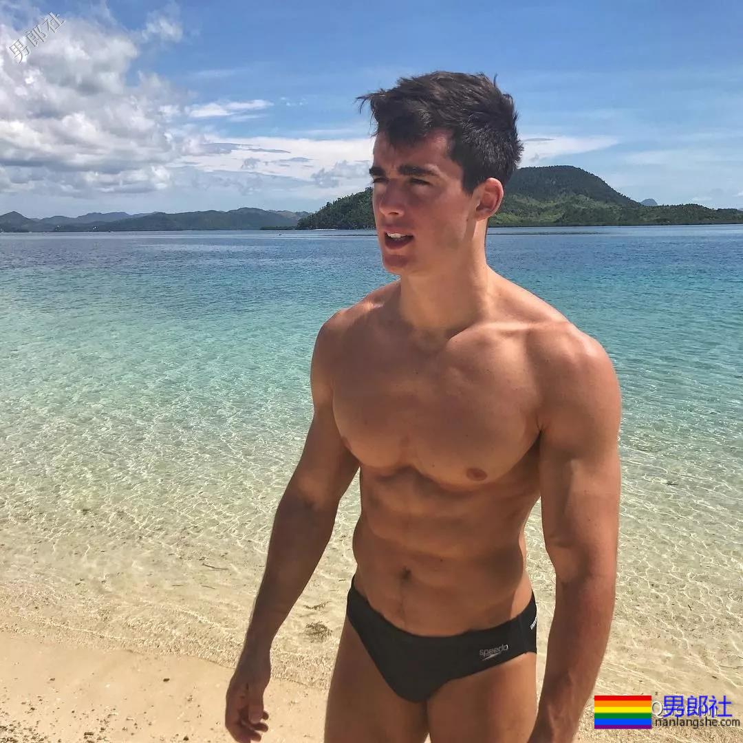 最性感数学老师情变，配文“两个爸爸”疑似出柜？ - 51虹马