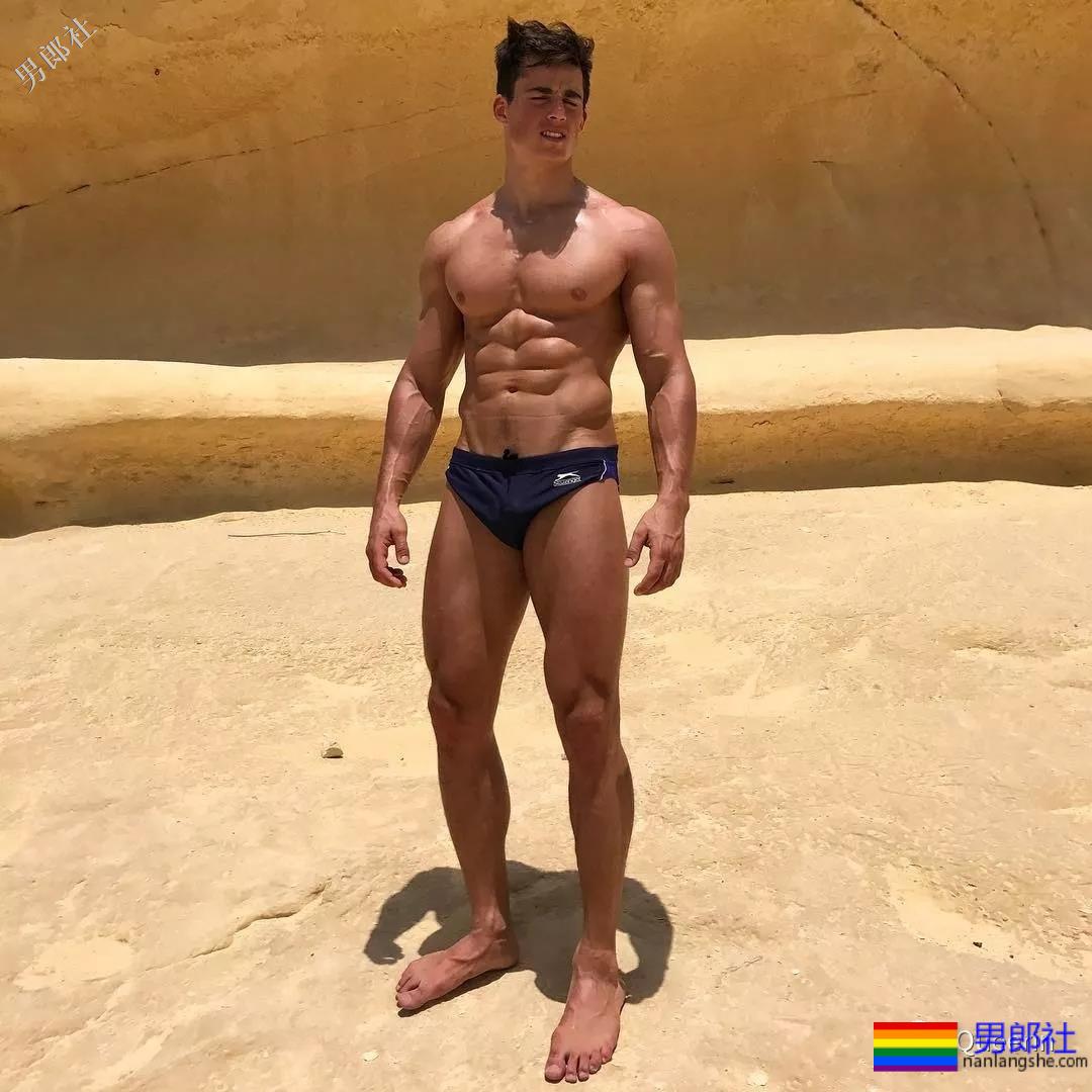 最性感数学老师情变，配文“两个爸爸”疑似出柜？ - 51虹马