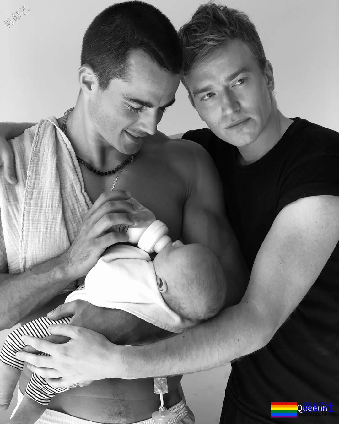 最性感数学老师情变，配文“两个爸爸”疑似出柜？ - 51虹马