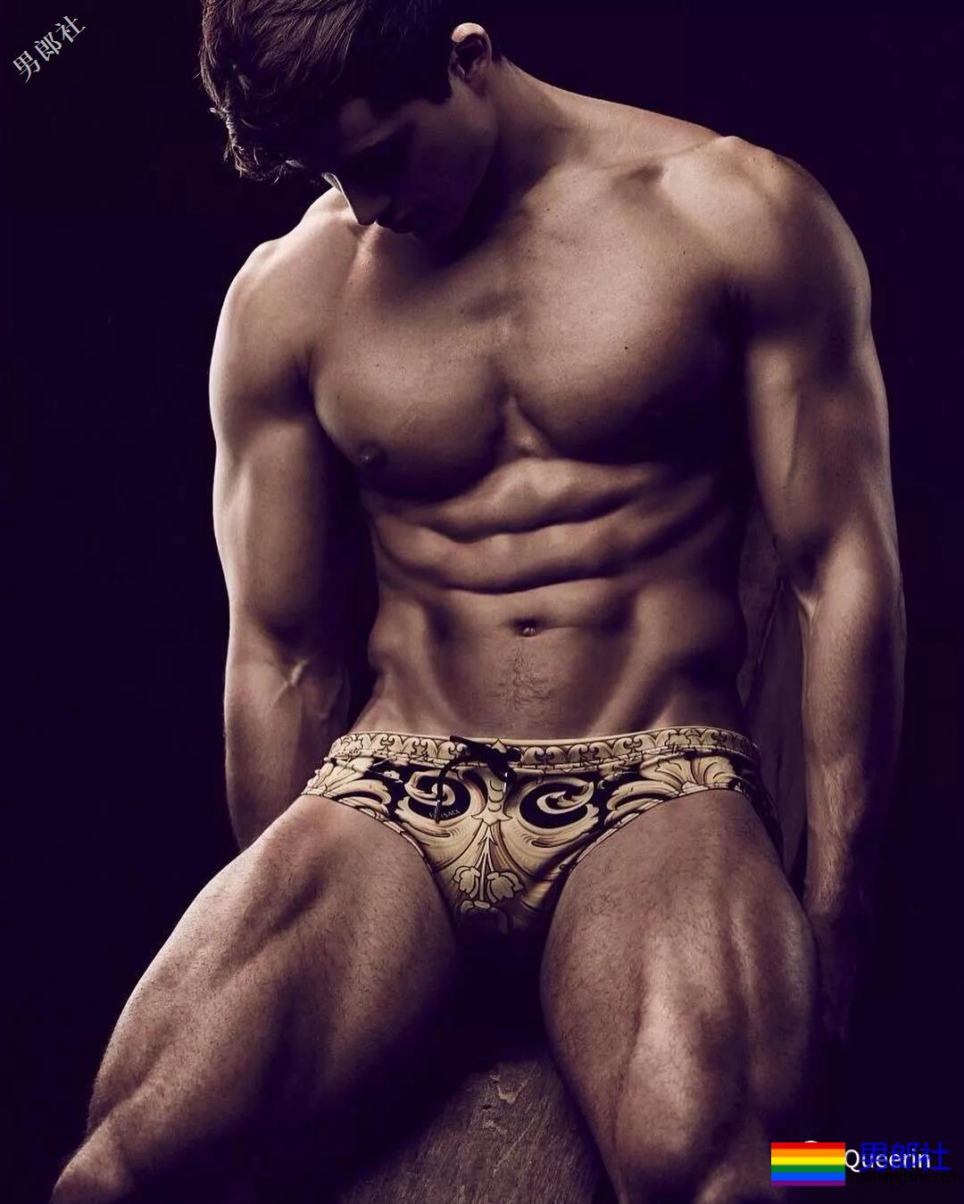 最性感数学老师情变，配文“两个爸爸”疑似出柜？ - 51虹马