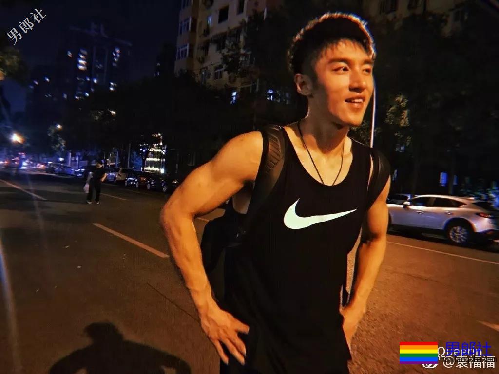 高云翔被起诉，可惜了袁福福，这个呆萌筋肉男孩我可以！ - 51虹马