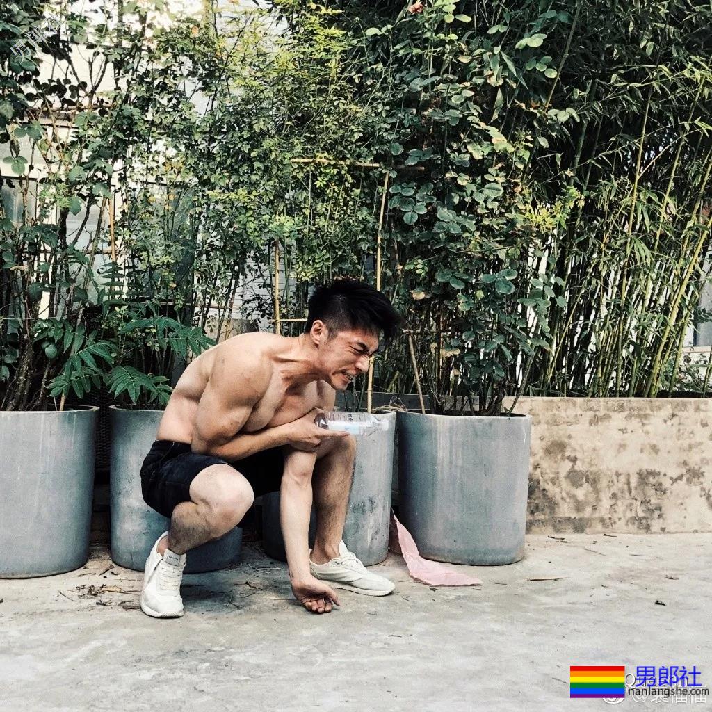 高云翔被起诉，可惜了袁福福，这个呆萌筋肉男孩我可以！ - 51虹马